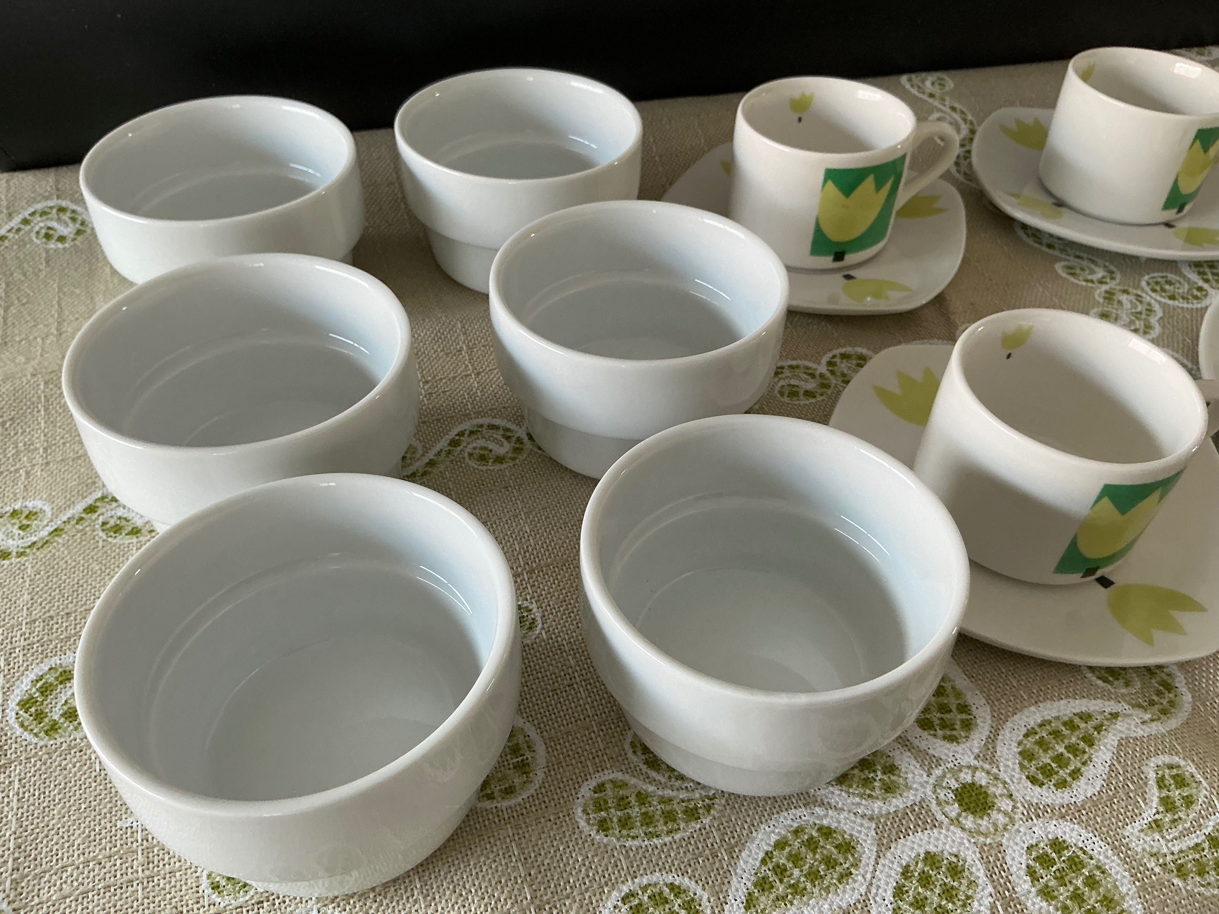 06 taças de sobremesa + 06 chávenas de café + 01 linda toalha de mesa