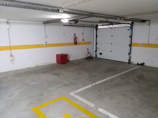 Lugar 1 ou 2 lugares de garagem  cada com 12m2