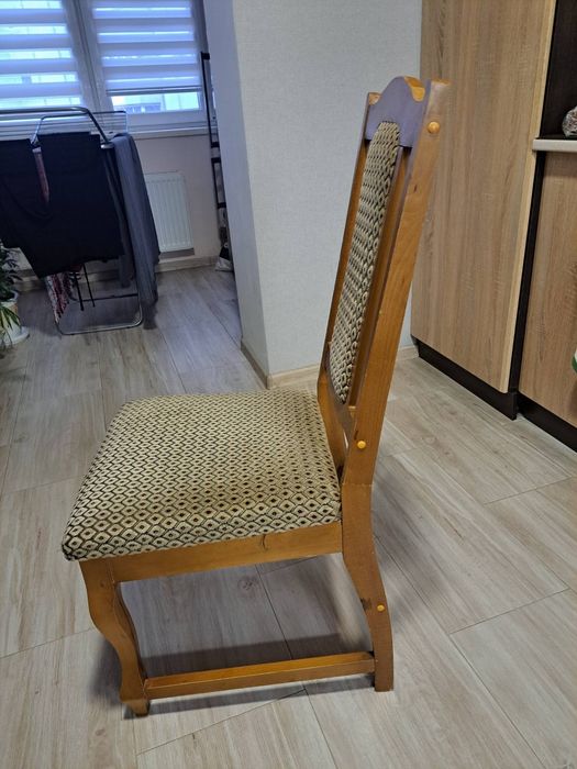 Продам 4 стільці в хорошому стані