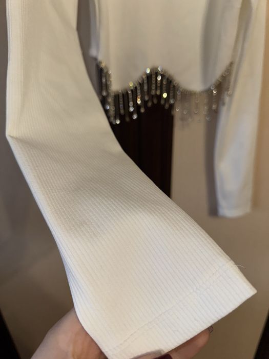 Топ, кофта з фігурним низом та бахрамою зі стразів