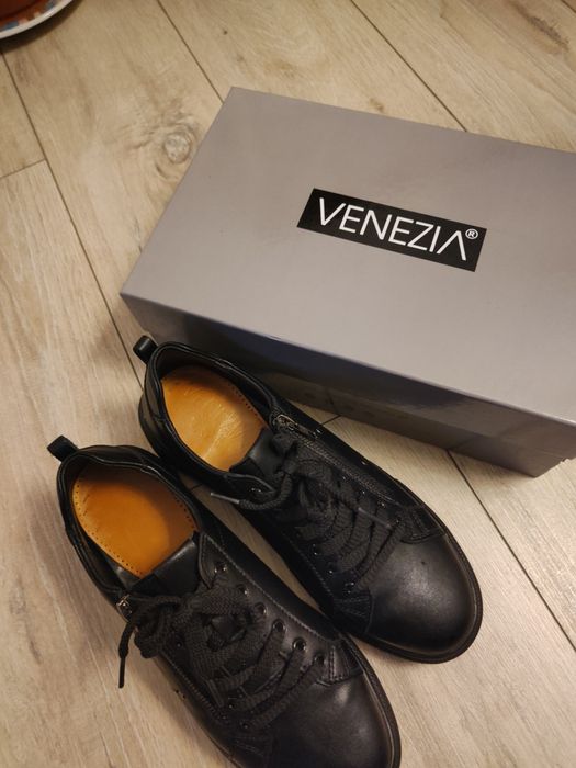 VENEZIA czarne buty na suwak  roz 40