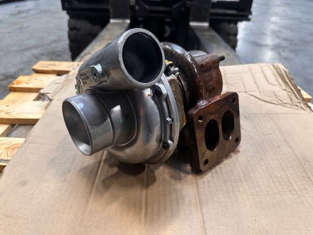 TURBO sprężarka international harvester nowa leżak