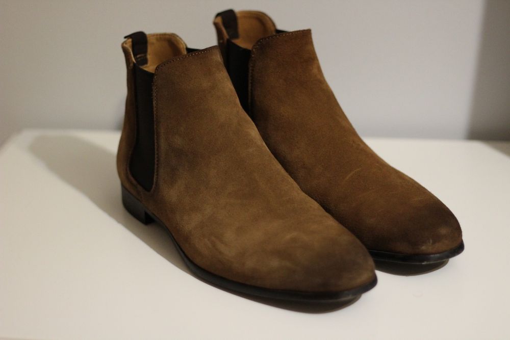 Zara Chelsea Boots como novas tamanho 42/43

Size 42, but fits for 43