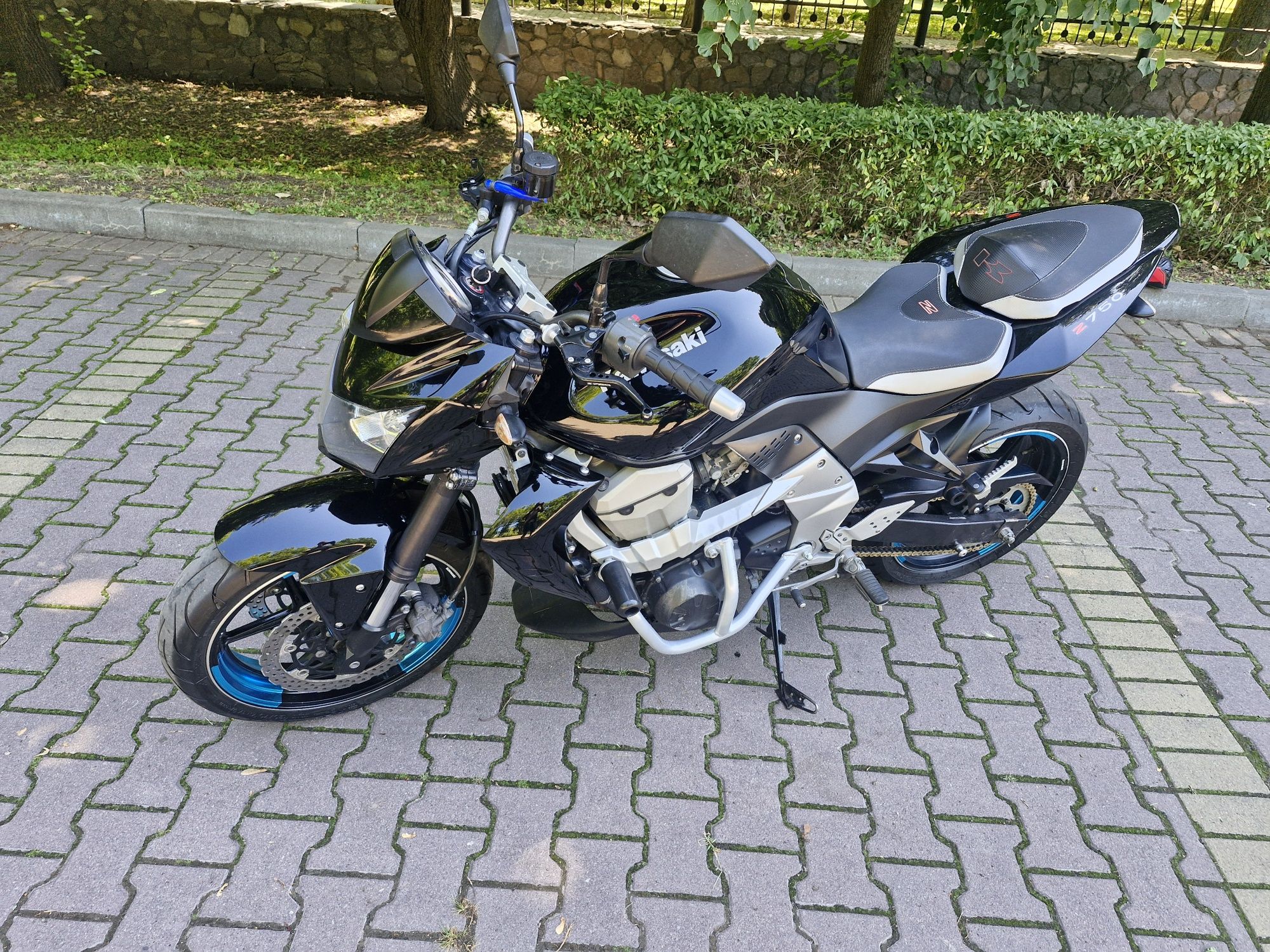 Мотоцикол kawasaki z750