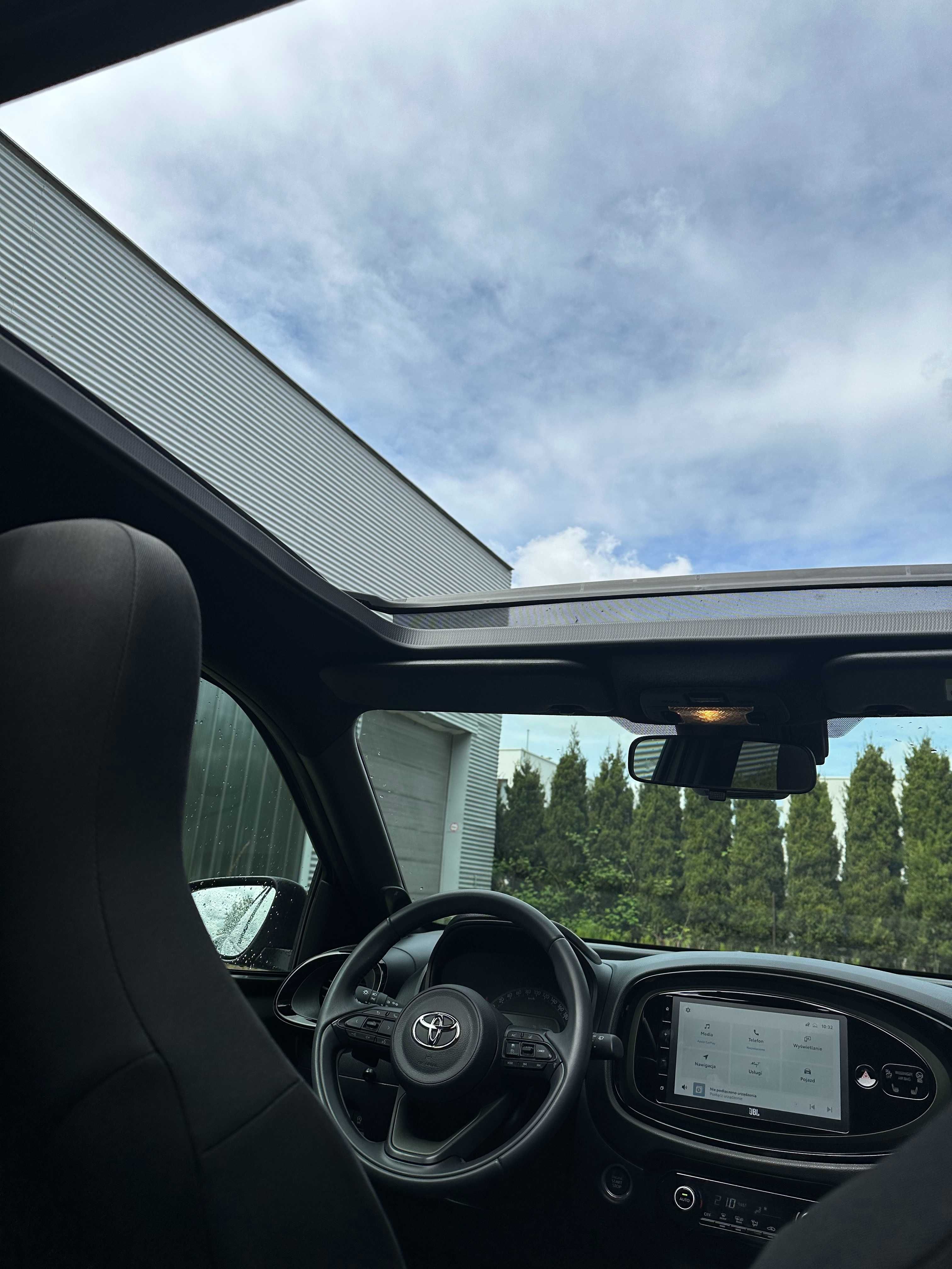 Toyota Aygo X Selection Automat Skyview JBL wynajem z WYKUPEM 2390zł