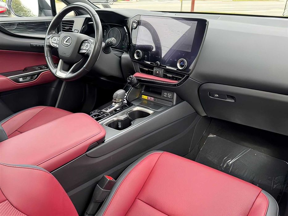 Lexus NX      2022