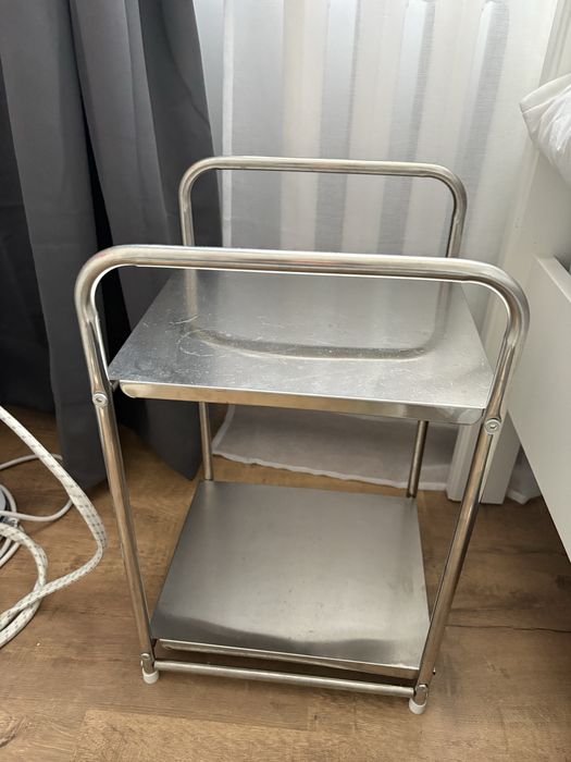 Srebrny stolik nocny