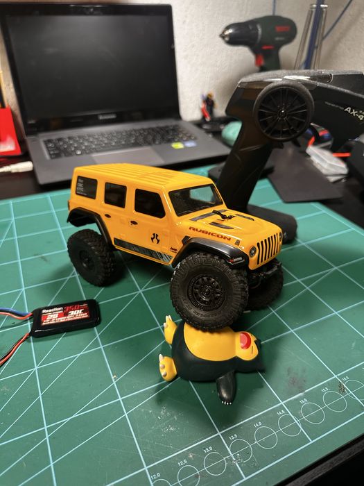 Axial SCX24 Jeep Wrangler 1:24 4WD Żółty