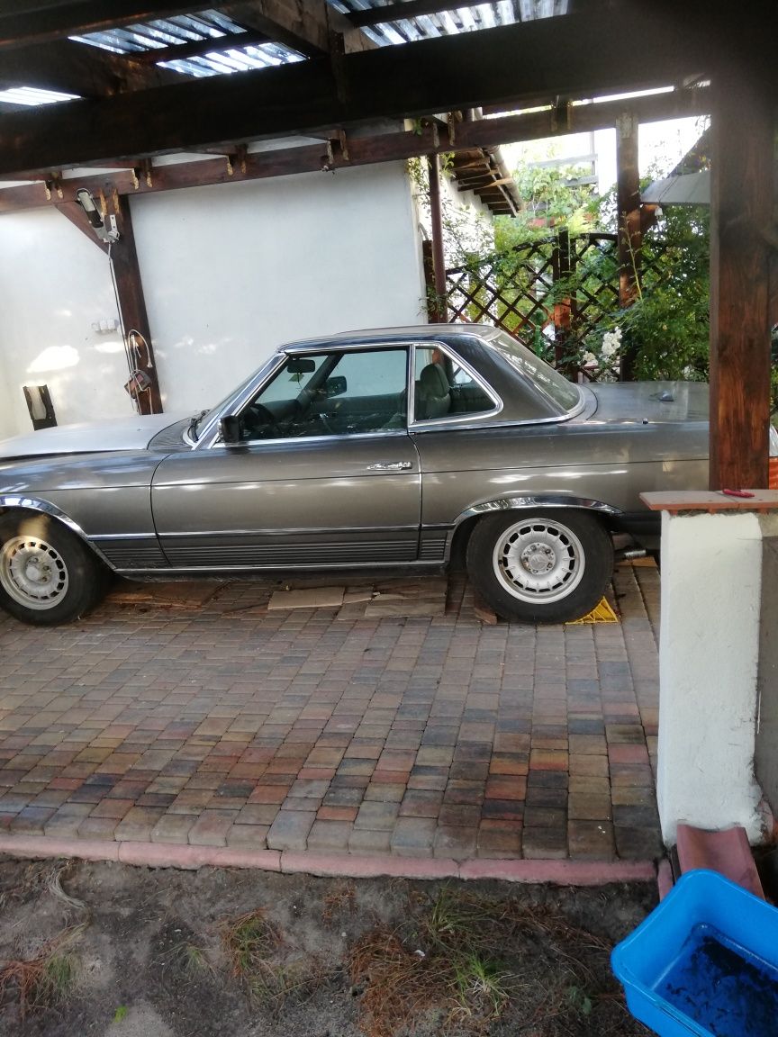 Mercedes r 107 sl cabrio