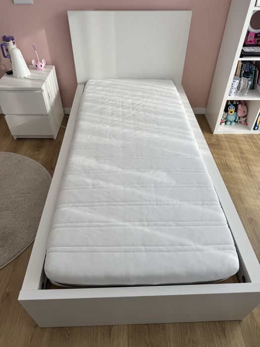 Cama 90x200 MALM com estrado + colchão IKEA