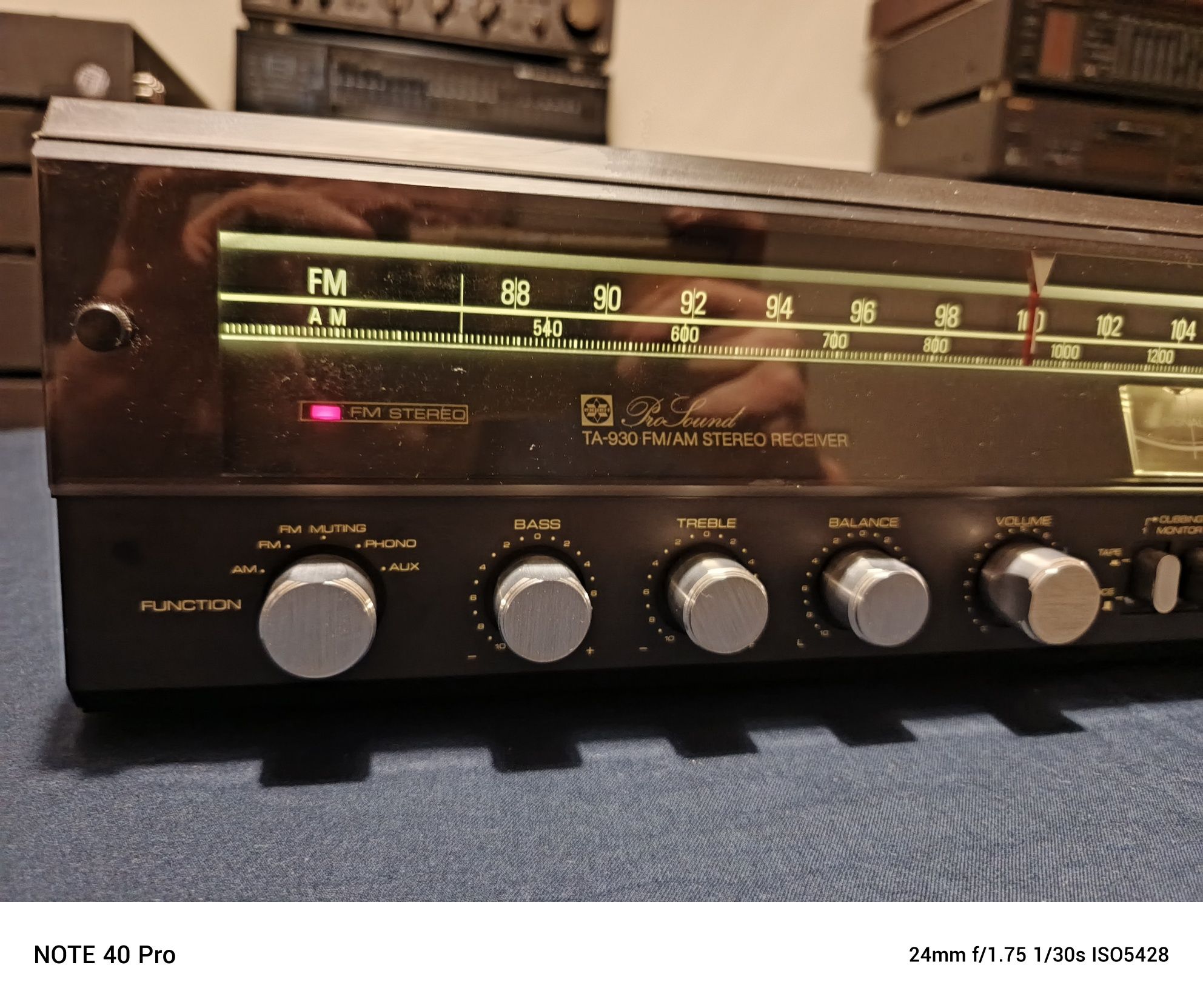 Amplituner Expert by Marantz.