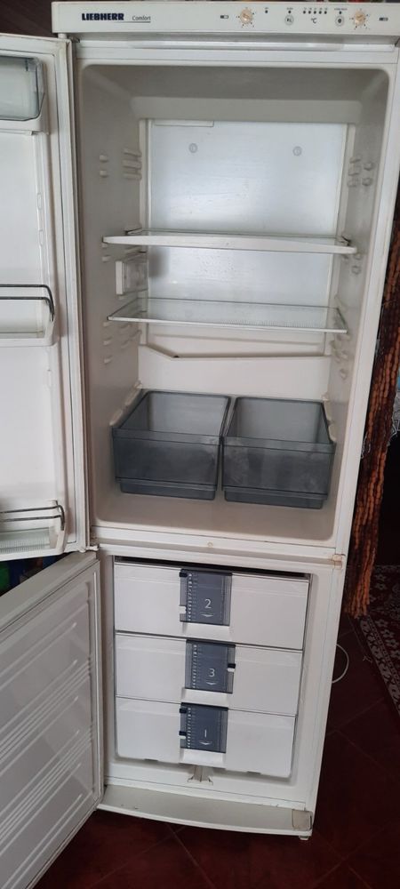 Холодильник LIEBHERR