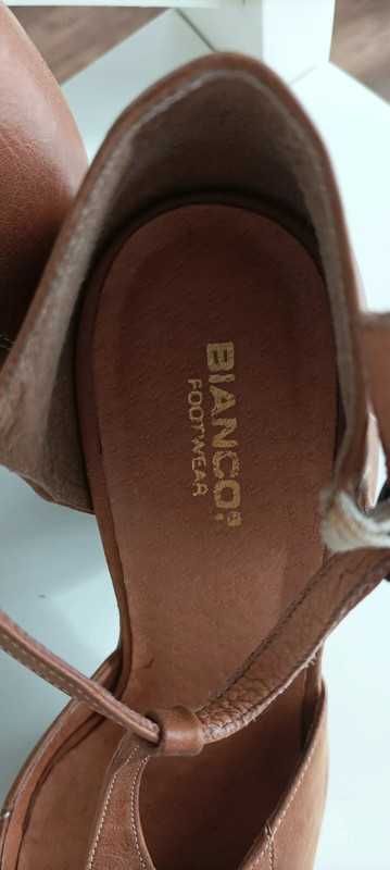 Buty na obcasie ze skóry
