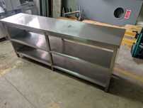 Mesa / bancada em aço inox com 2 prateleiras. 2,2m.  Como novo