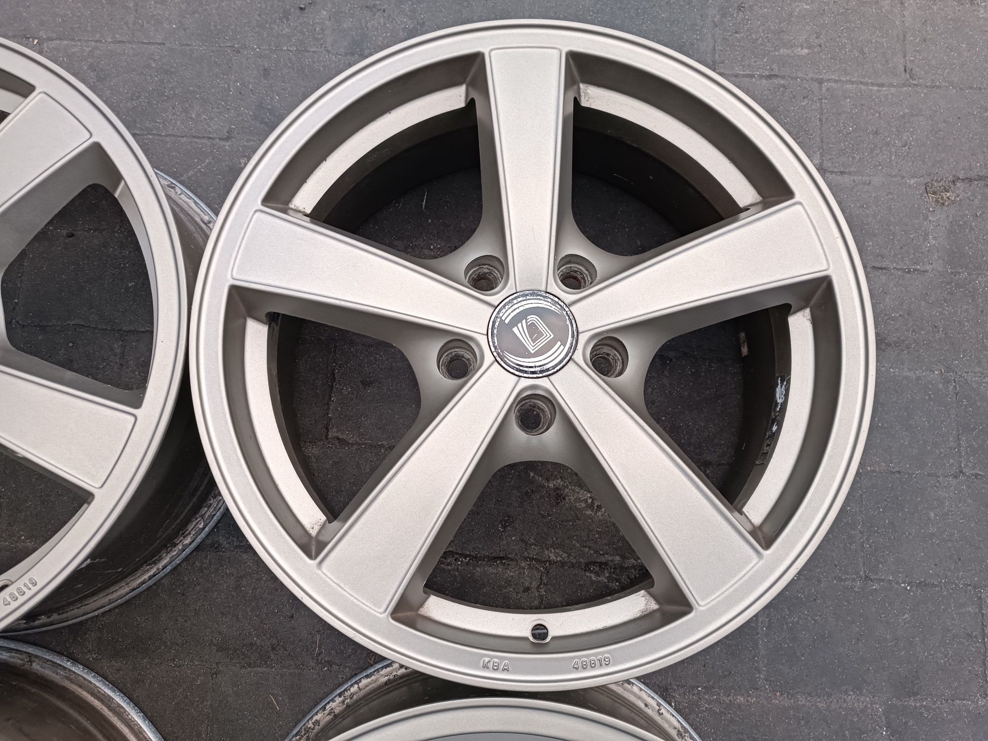 Felgi Alu Toyota Avensis Nissan Qashqai Juke Kia 5x114.3 ET40 7J17