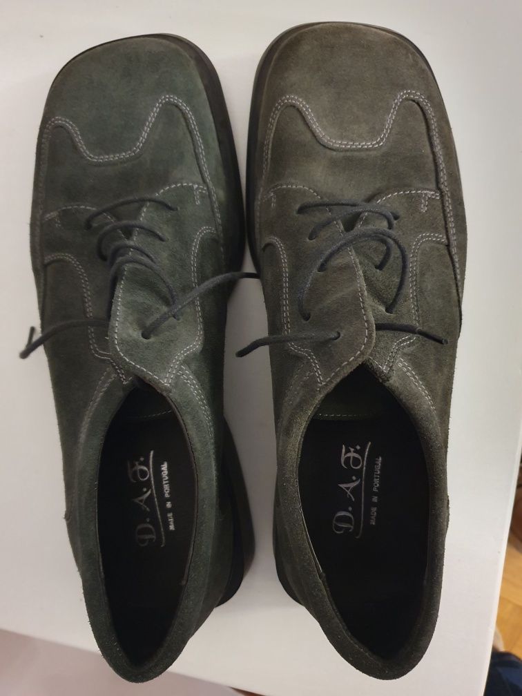 Sapatos de Camurça - Novos
