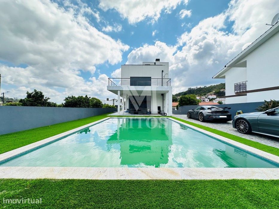 Moradia T3+1 com piscina para venda em Perre - Viana do Castelo