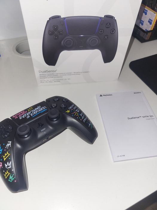 Customowy pad DualSense PS5 - stan jak nowy,