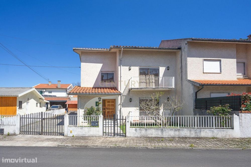 Moradia T3 com jardim e logradouro - Lousã em zona tranquila
