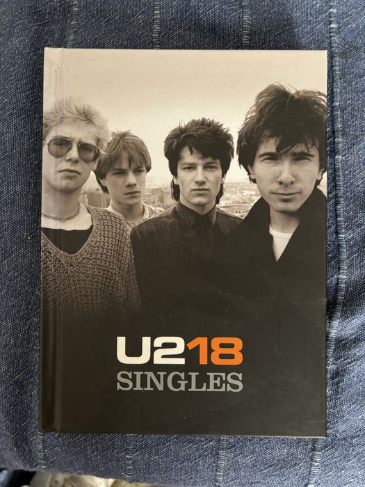 U2 18 singles (Special Limited Edition CD + DVD + Book)