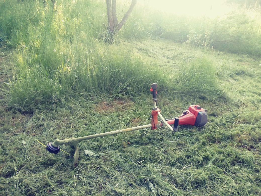 Koszenie wysokich traw i trawników