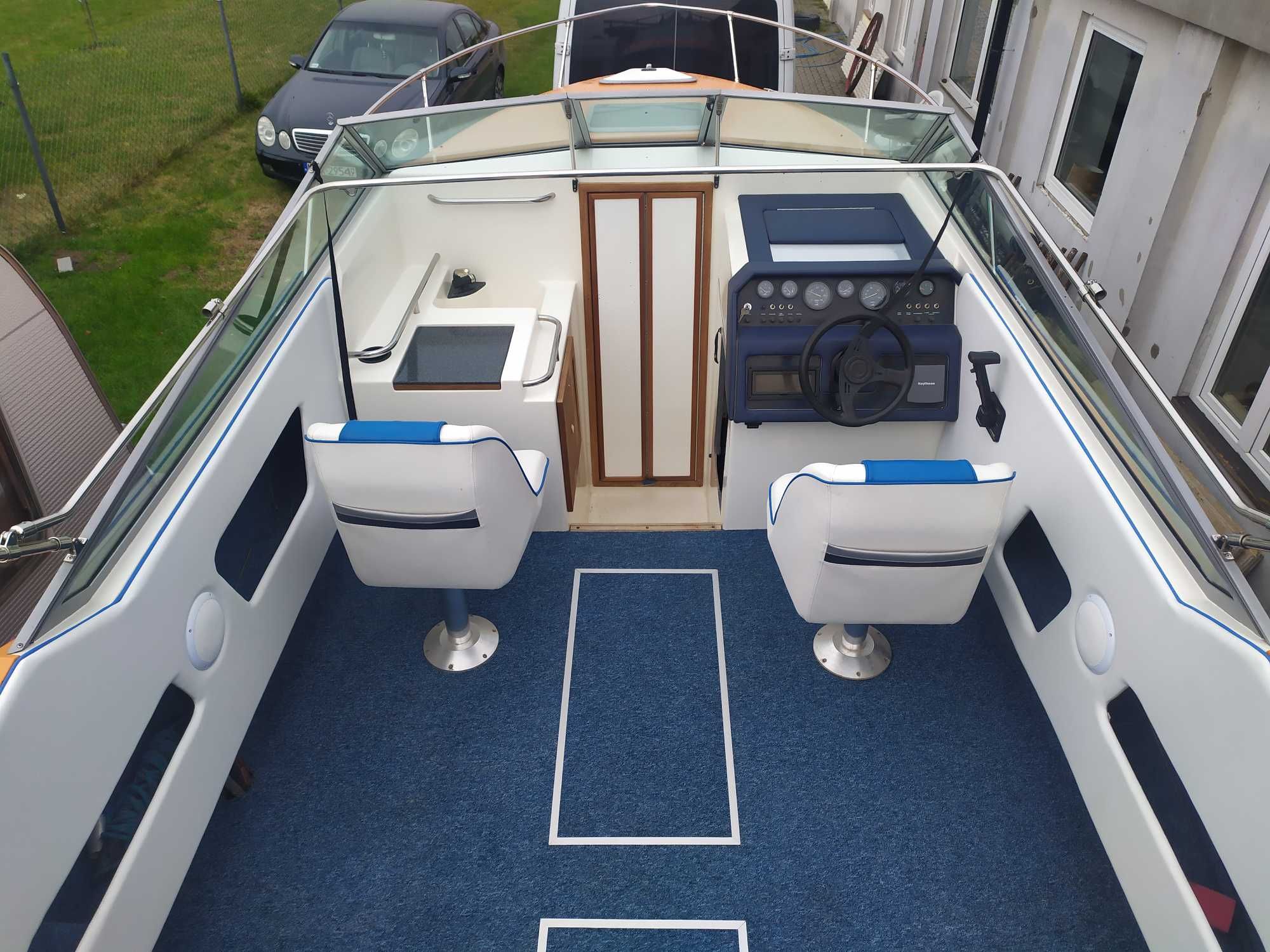Łódź motorowa Sea Ray 220 OV
