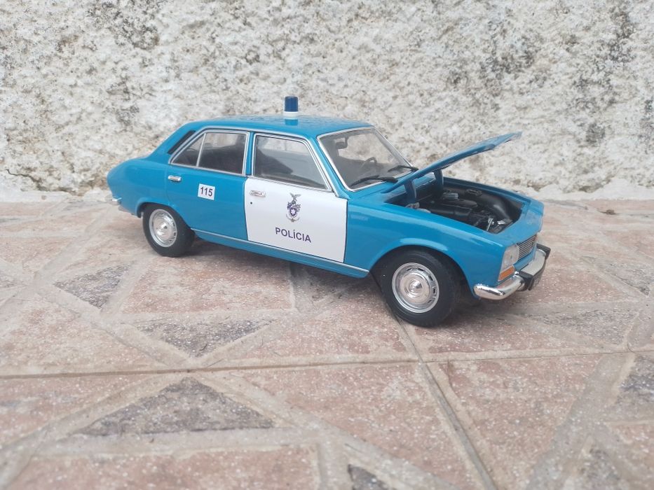 Miniatura 1/18 Peugeot 504 GL