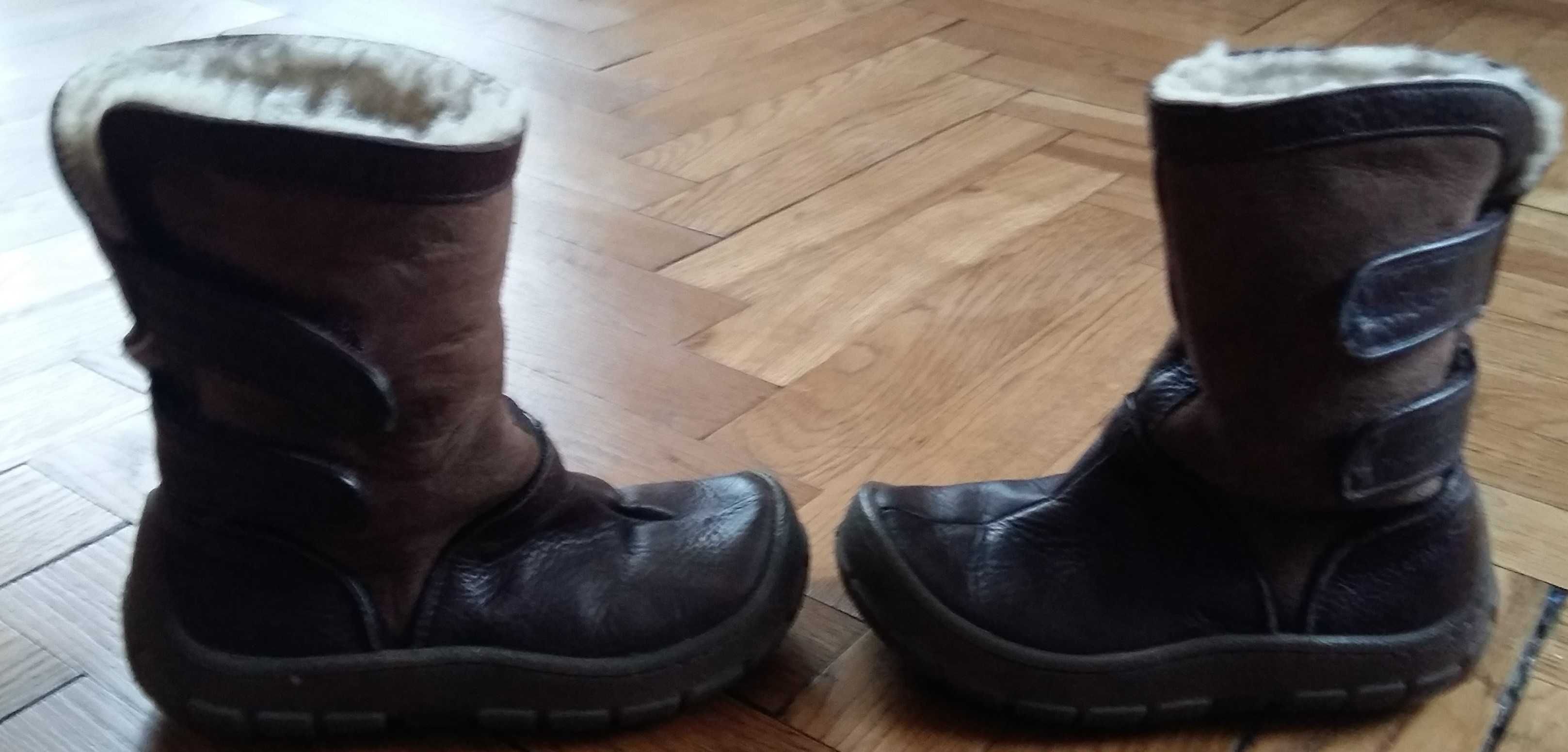 Kozaki zimowe z naturalnego kożucha firmy POM D'API rozmiar 25