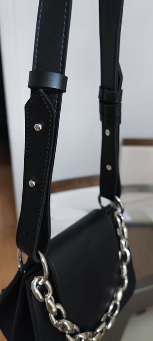 Сумка кросбаді із ланцюгом