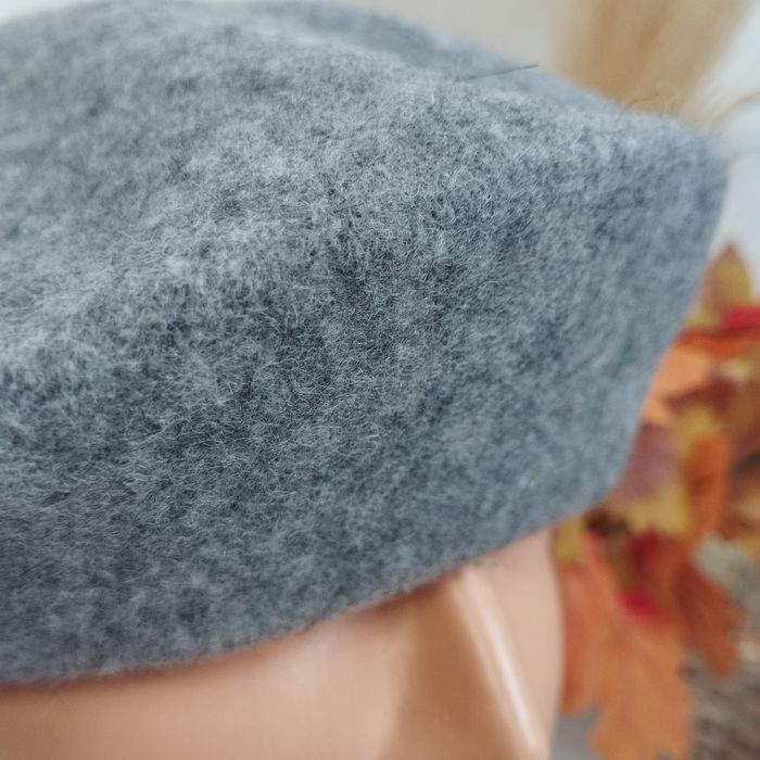 Klasyczny i elegancki beret damski – 100% wełna, nowy z metką!

Sprzed
