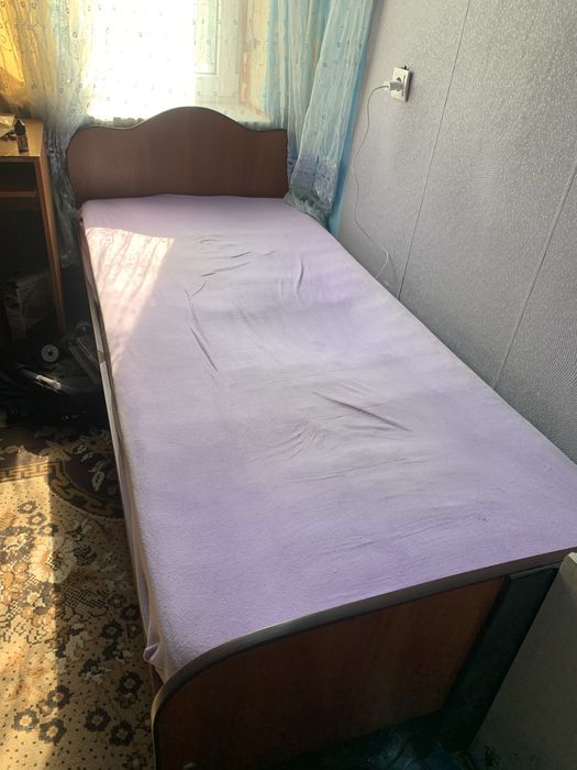 Ліжко в хорошому стані