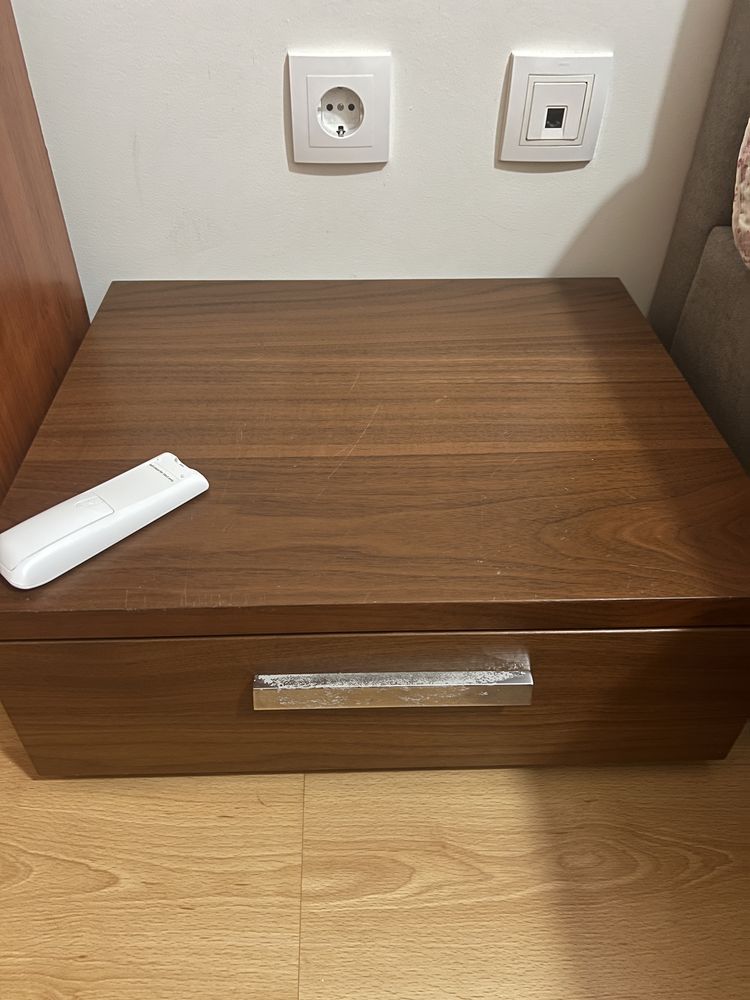 Mesa de cabeceira