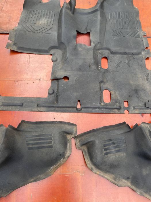 Пол салона Ford Transit 2000-2006год