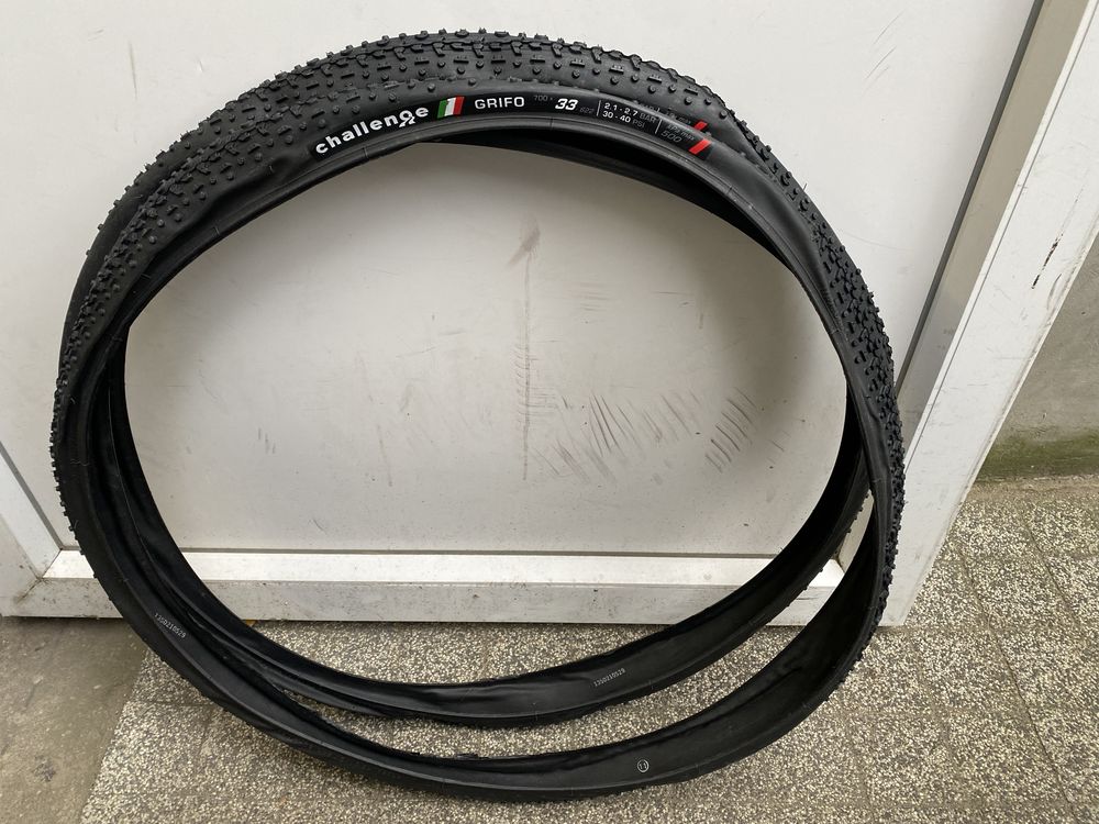 Dwie opony przełajowe Challenge Grifo Comp 700x33 drutowane