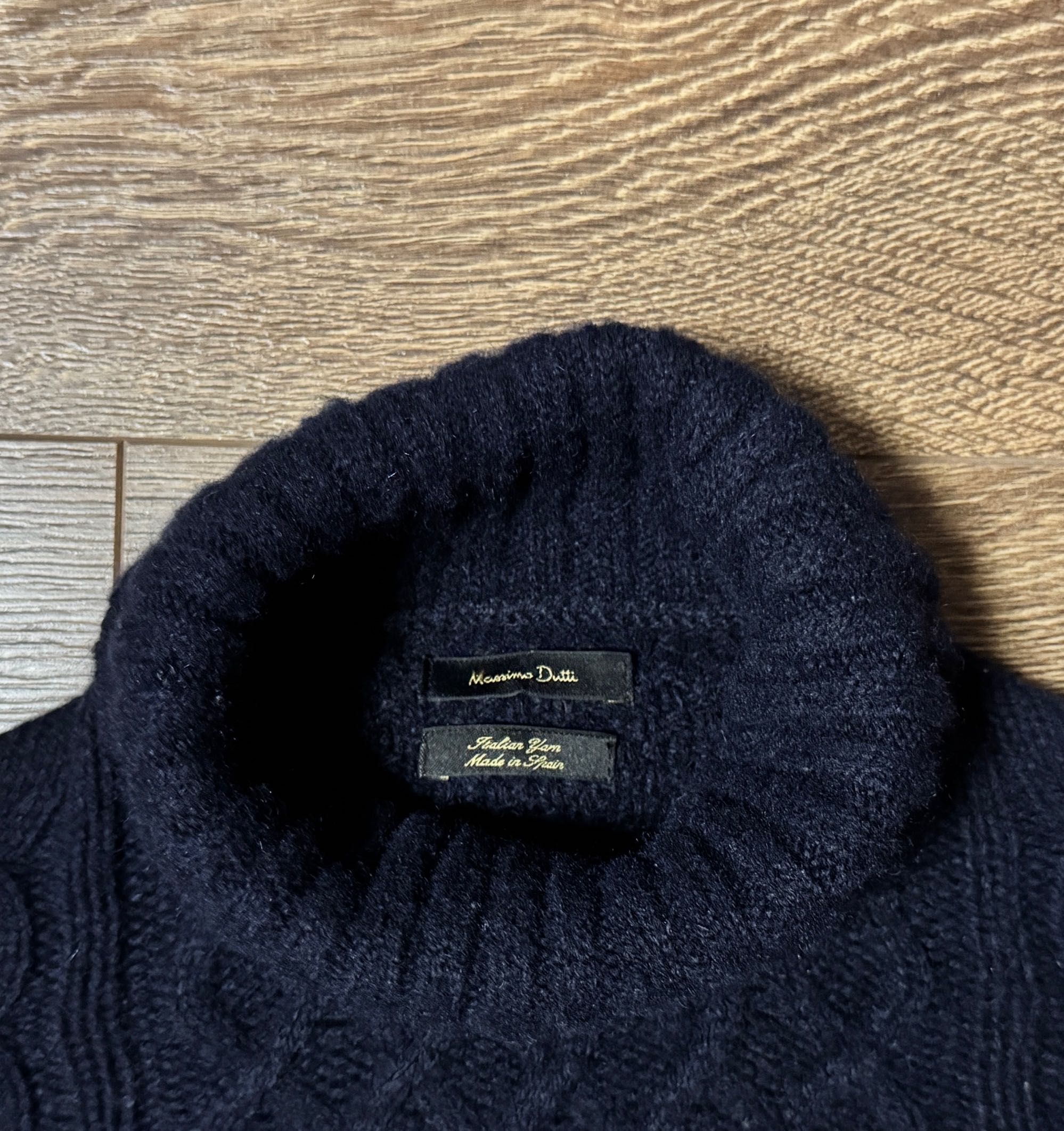 Шерстяной гольф Massimo Dutti .