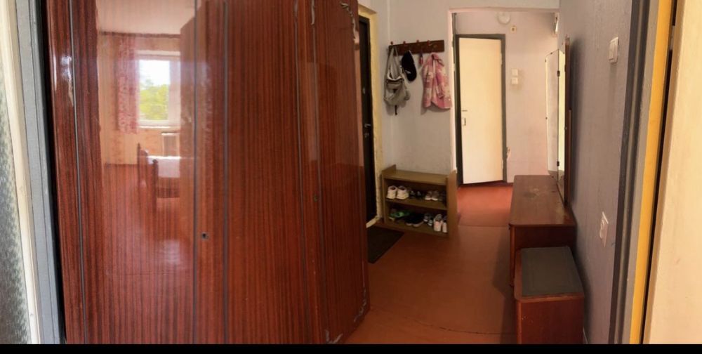 Продам стенку +шкаф 3х дверн