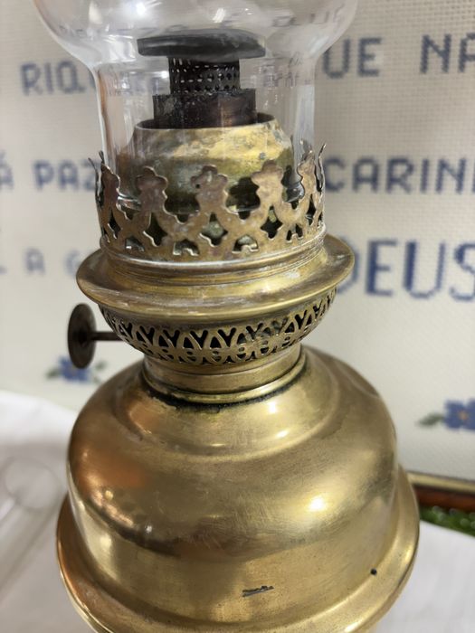 Candeeiro antigo a petroleo