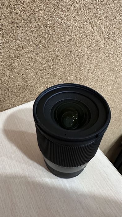 Ширококутний обʼєктив для Canon EF-M систем - Sigma AF 16mm f / 1.4