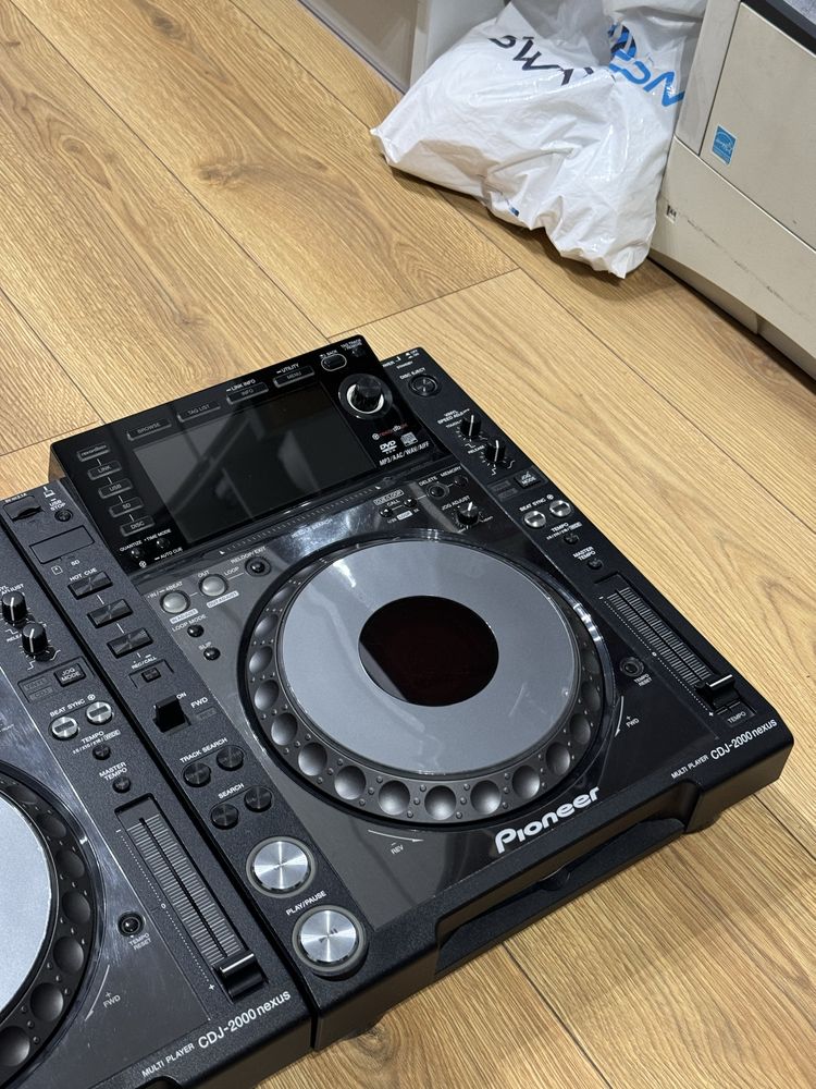 2x Pioneer CDJ 2000 Nexus - Odtwarzacze