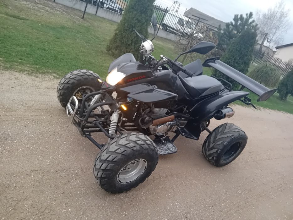 Quad HONDA -300-