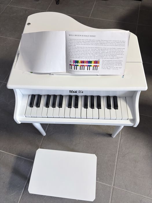 Piano de cauda para criança