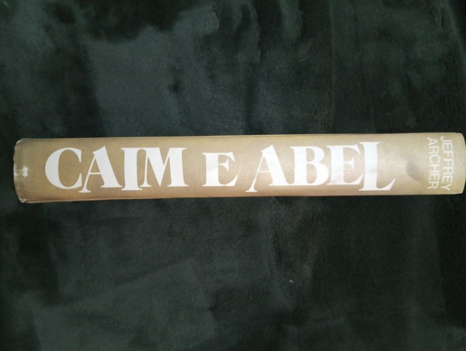 Caim e Abel	Jeffrey Archer	Círculo de Leitores