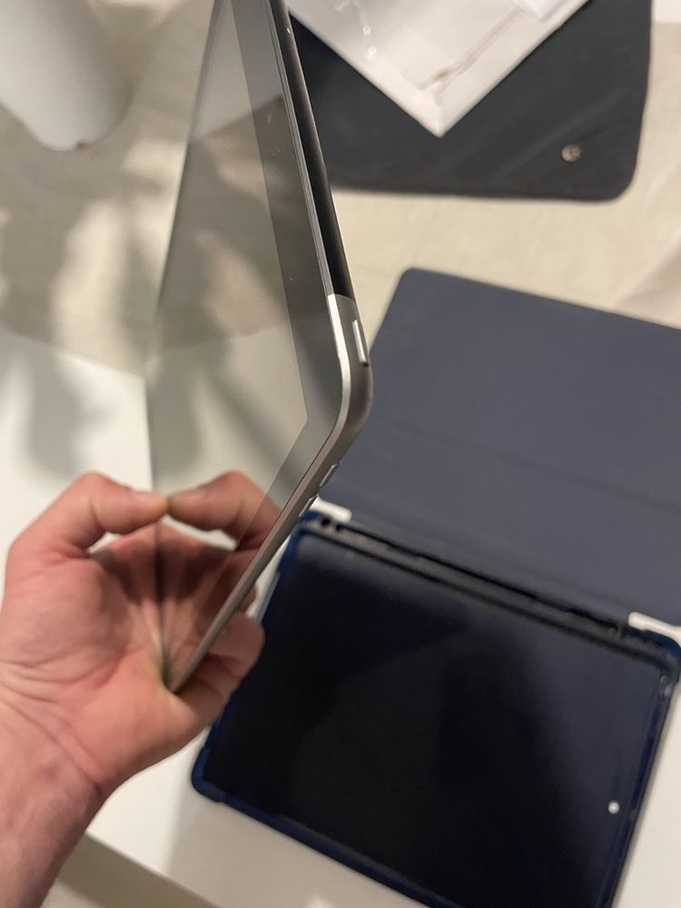 iPad 5. generacji (2017, 9,7″) Wi‑Fi + Cellular 32 GB