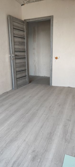 2 ком. квартира , Титова, Строителей, ремонт. 40000 $ vv