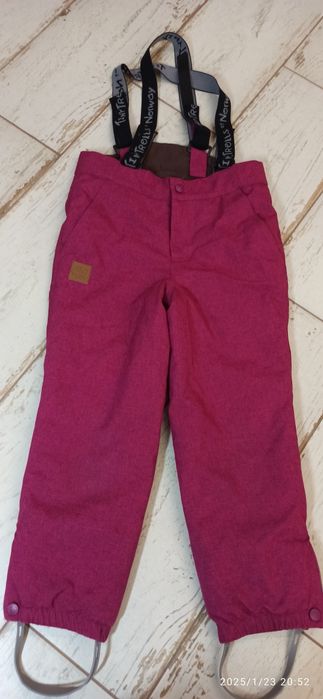 Amarantowe spodnie zimowe na szelkach dziewczynka 110/116 bdb