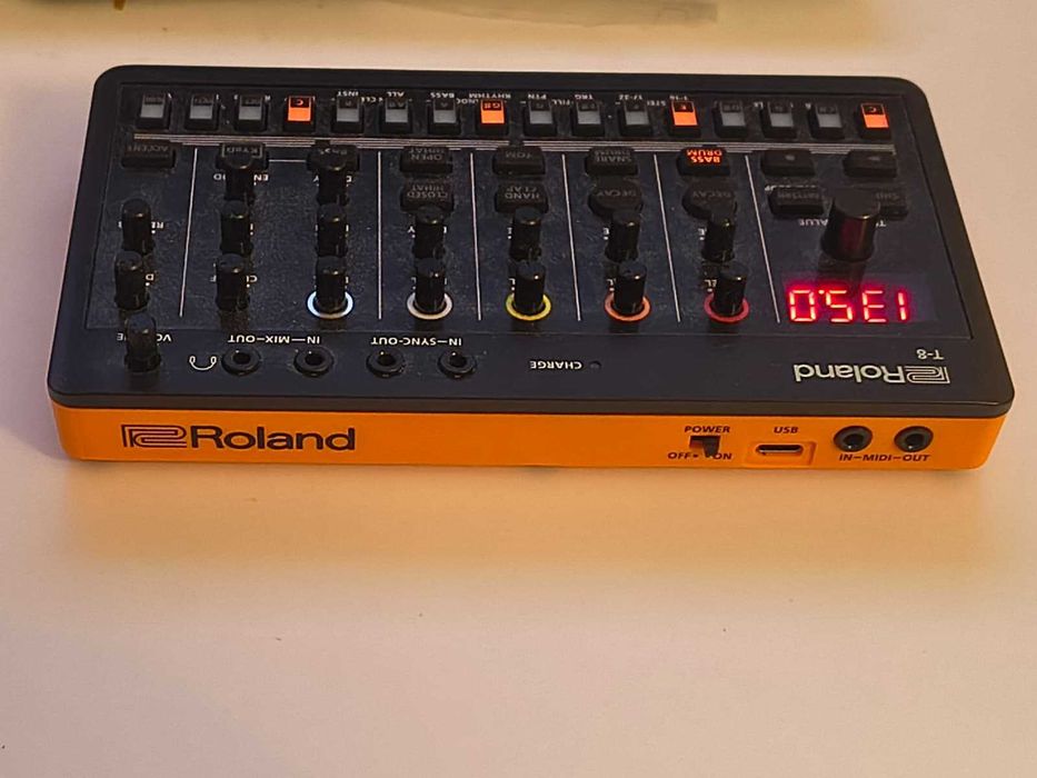 Roland AIRA Compact T-8 BEAT MACHINE