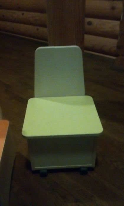 Детская устойчивая мебель:стол+2стула,сборно-разборная