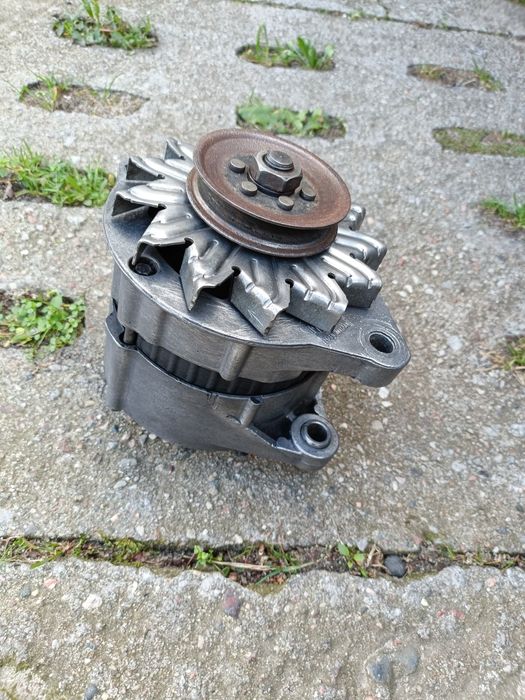 Alternator do Ursus C 360 3P, Iveco 14V  45A Magneti Marelli.