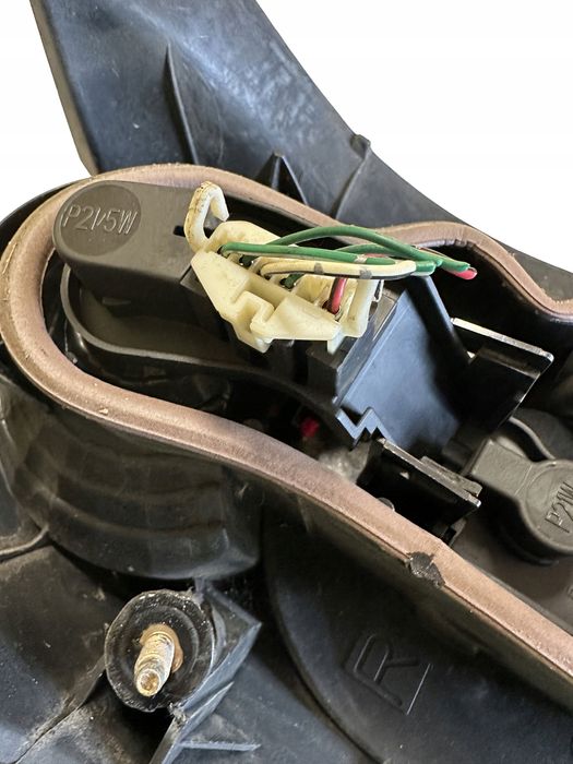 Lampa Prawa Tylna Prawy Tył T25 Toyota Avensis T25 Kombi