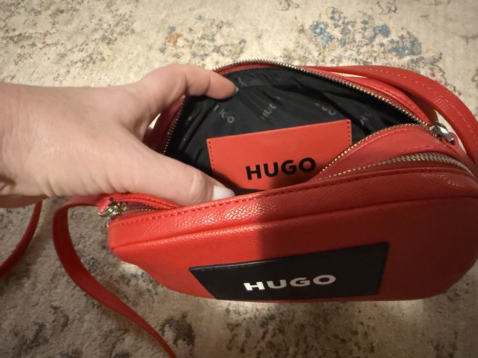 Сумка HUGO червоного кольору. Оригінал.